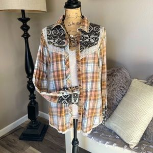 Adorable plaid shirt!